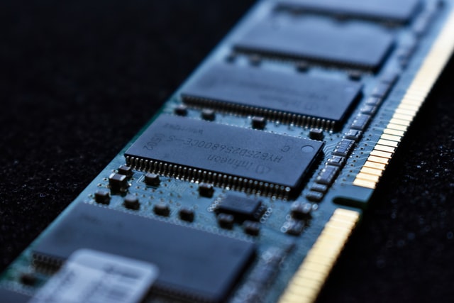 Una placa de memoria RAM